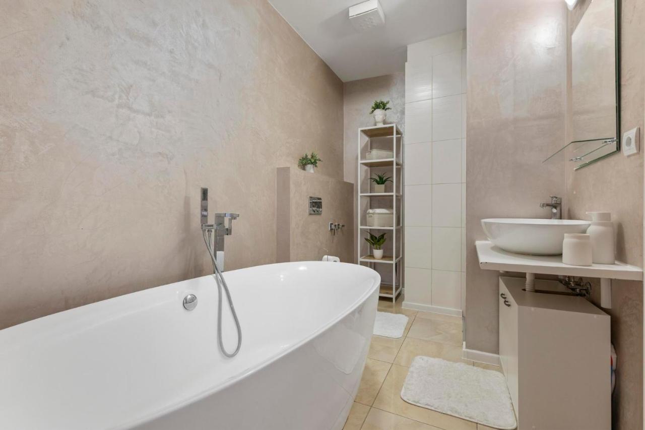 Urban Elegance Retreat Lägenhet Bratislava Exteriör bild